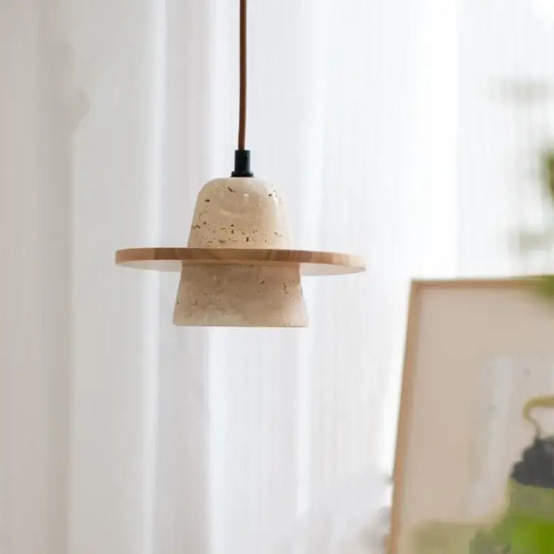 Suspension design en pierre travertin et bois clair style minimaliste