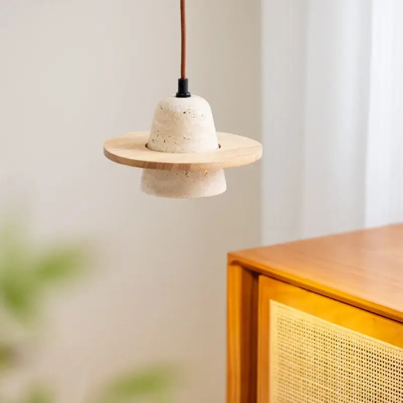 Suspension design en pierre travertin et bois clair style minimaliste