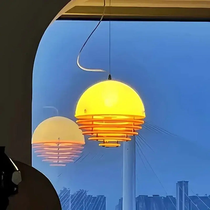 Suspension design en verre jaune au style rétro à l’éclat chaleureux