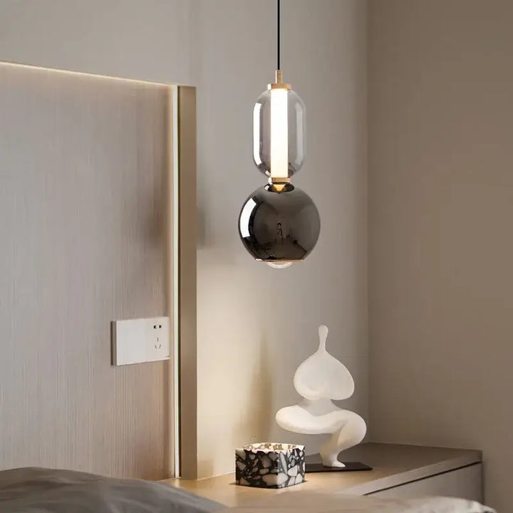 Suspension design en verre opalin et globe blanc moderne