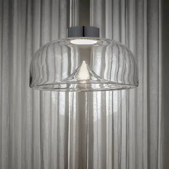 Suspension design en verre transparent avec cône lumineux épuré