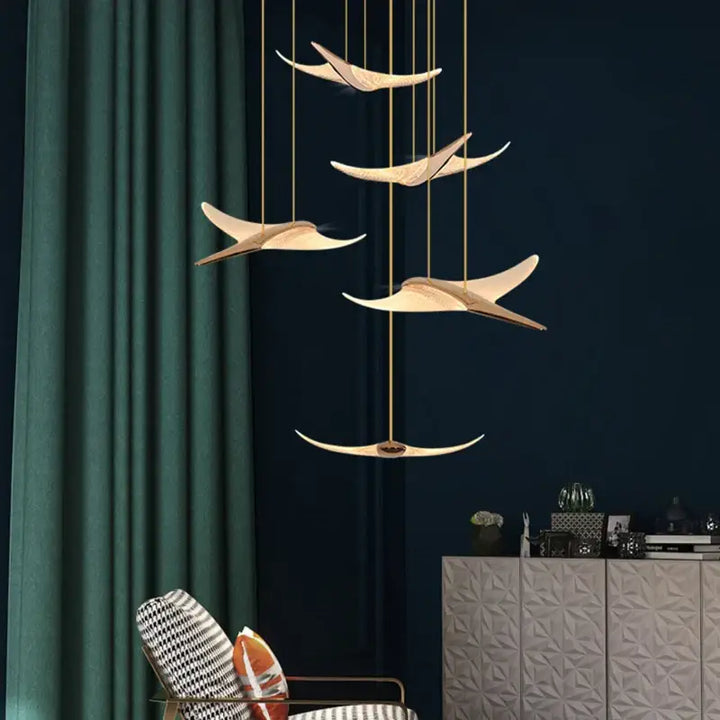 Suspension Design Volutes Aériennes LED Doré Sculptural

