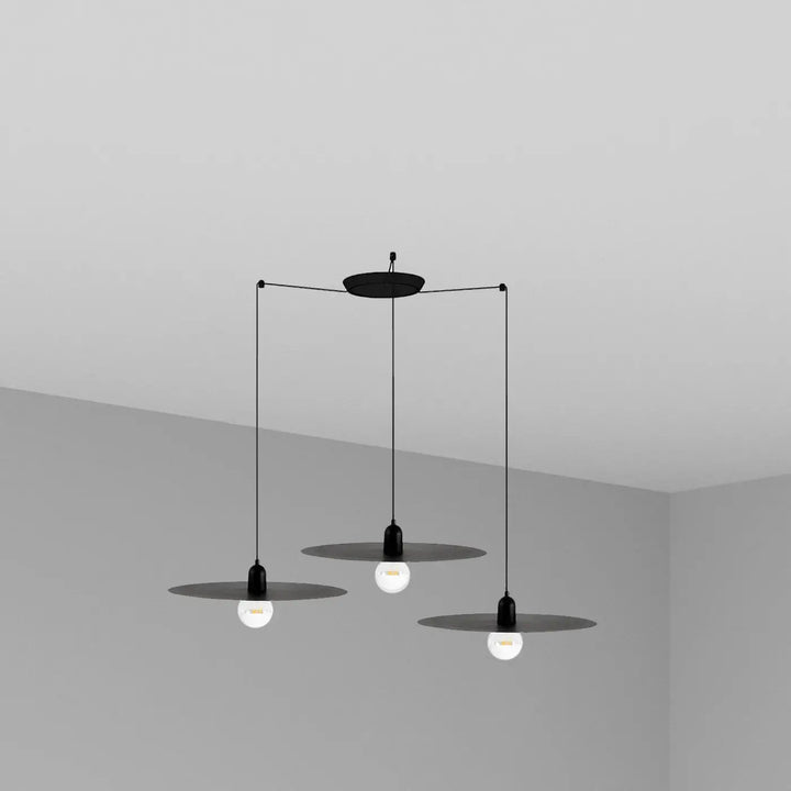 Suspension Plat noire 3 lumières de Faro Barcelona