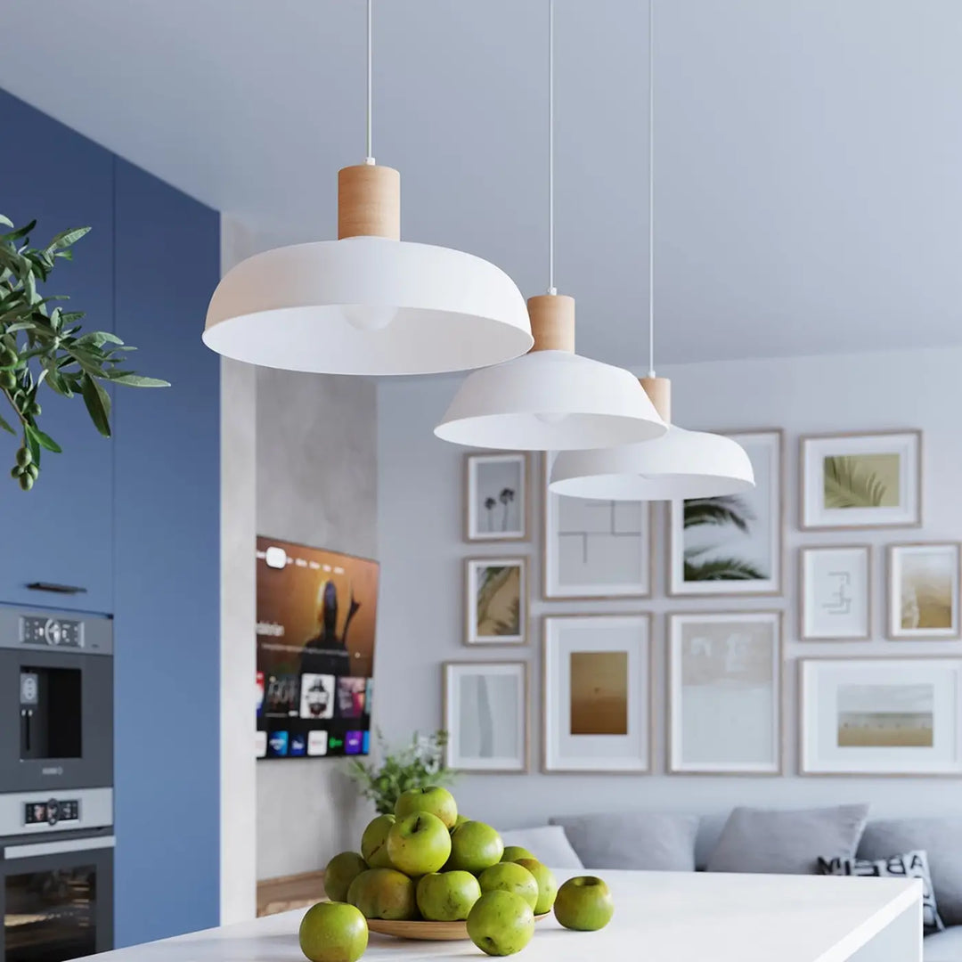 Suspension blanc dans une cuisine