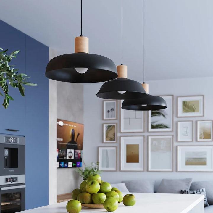 Suspension noir dans une cuisine