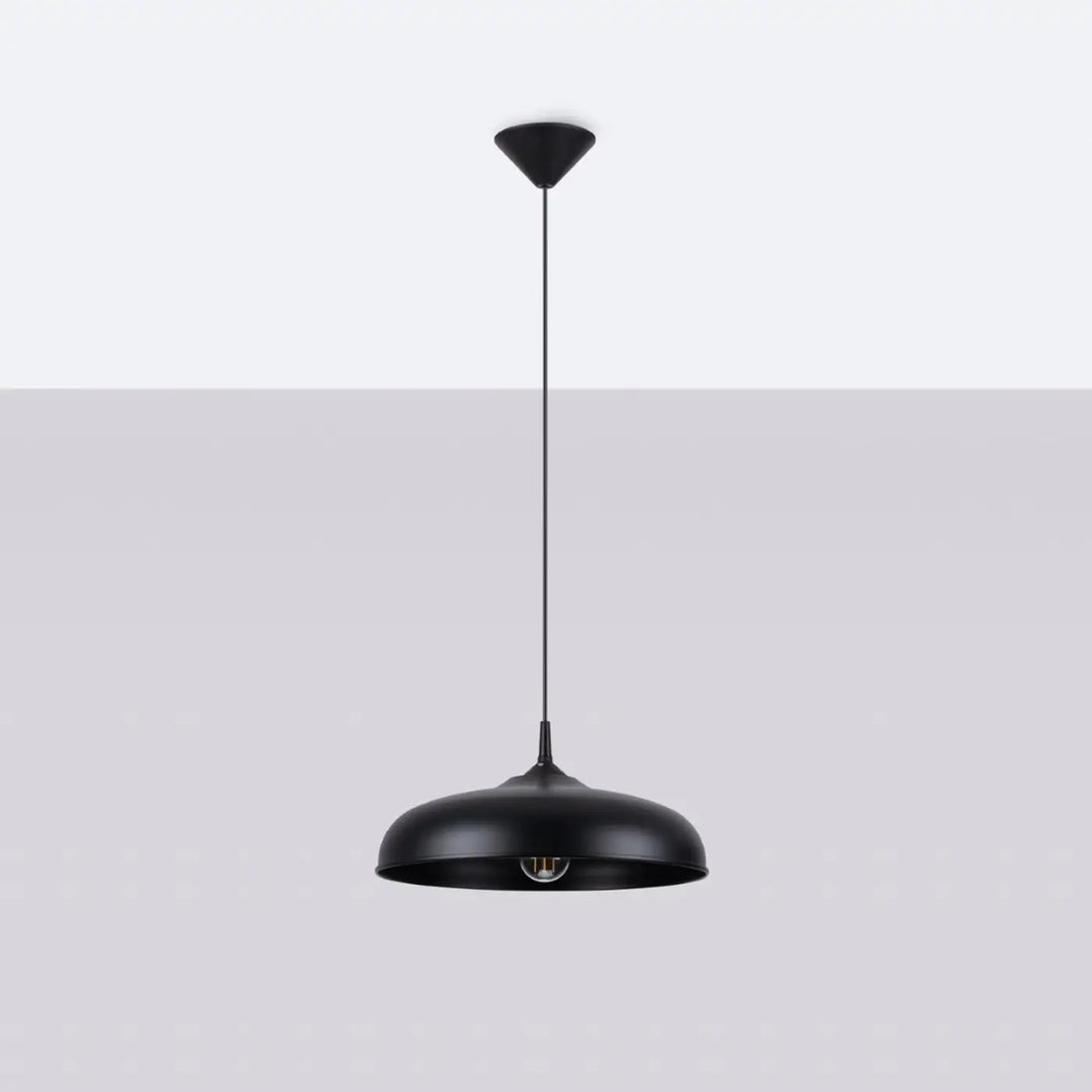 Suspension Luminaire noir éteinte, vue rapprochée