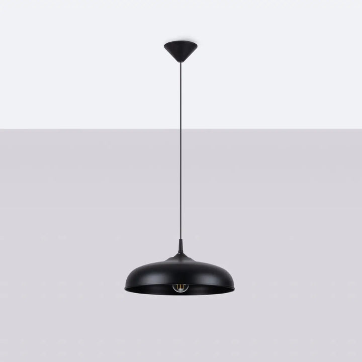 Suspension Luminaire noir éteinte, vue rapprochée