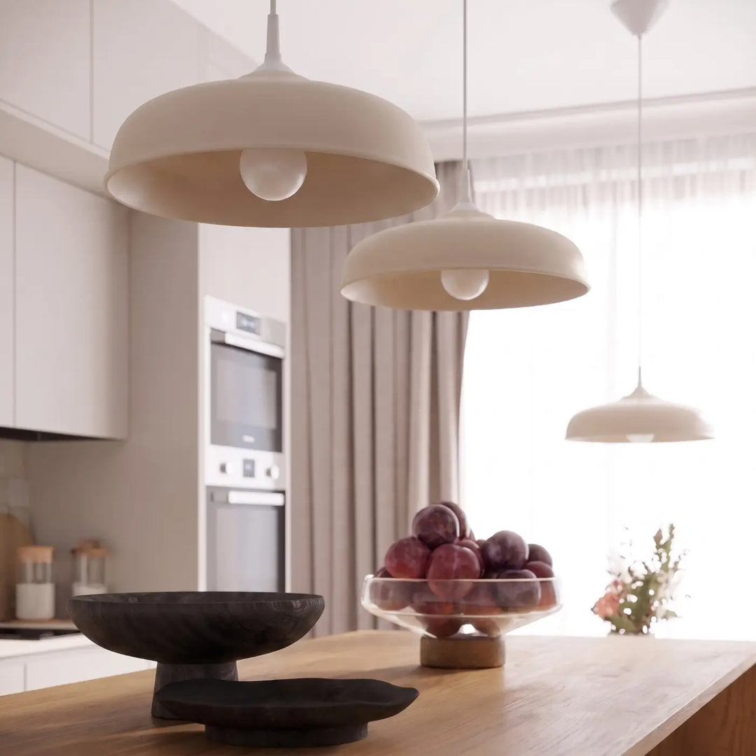 Suspension Luminaire beige dans un intérieur contemporain