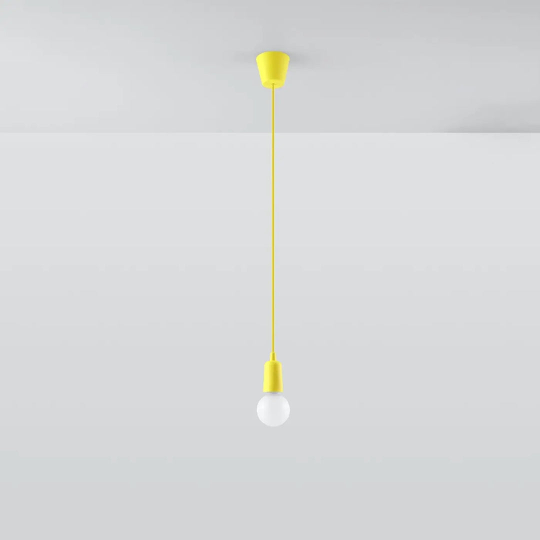 Suspension Luminaire jaune éteinte, vue rapprochée