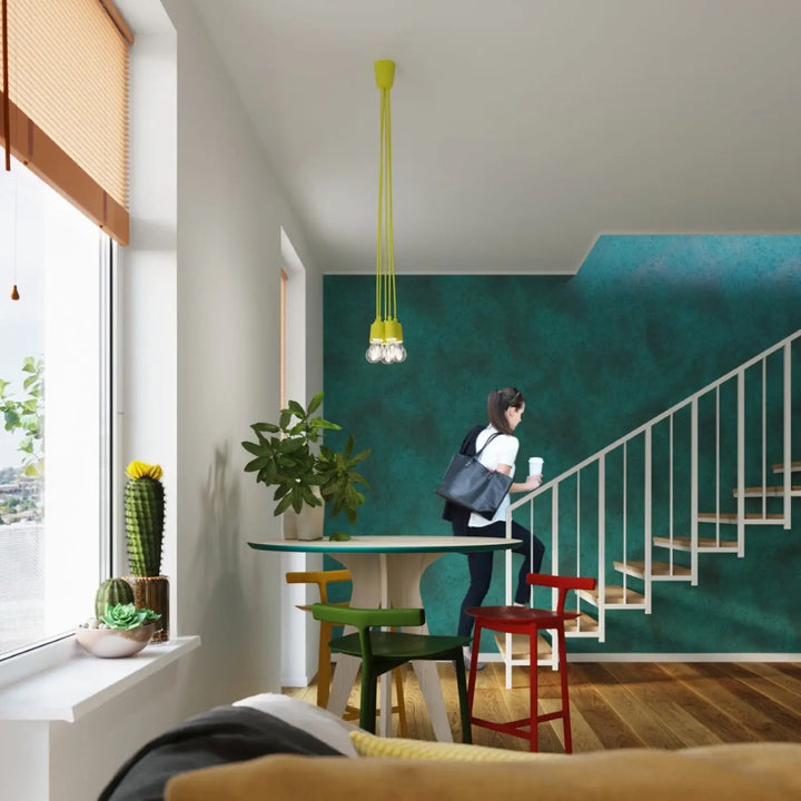 Suspension Luminaire jaune dans un intérieur contemporain