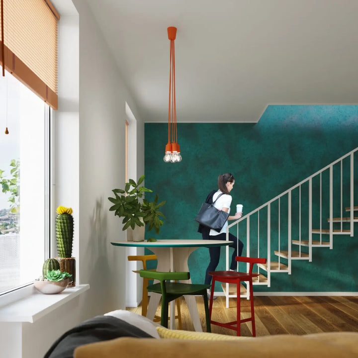 Suspension Luminaire orange dans un intérieur contemporain