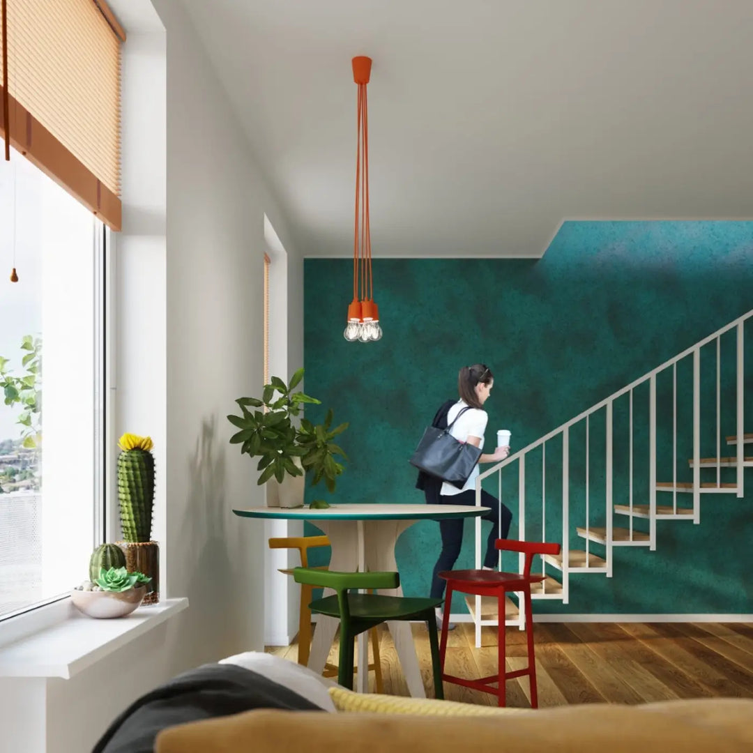 Suspension Luminaire orange dans un intérieur contemporain
