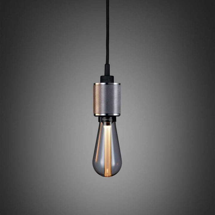 Suspension luminaire Heavy Metal à gravure quadrillée finition acier #couleur_argent