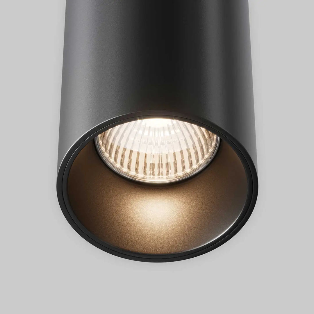 Suspension efir cylindre noire avec ampoule led chaude idéale pour éclairer au-dessus d’un îlot moderno