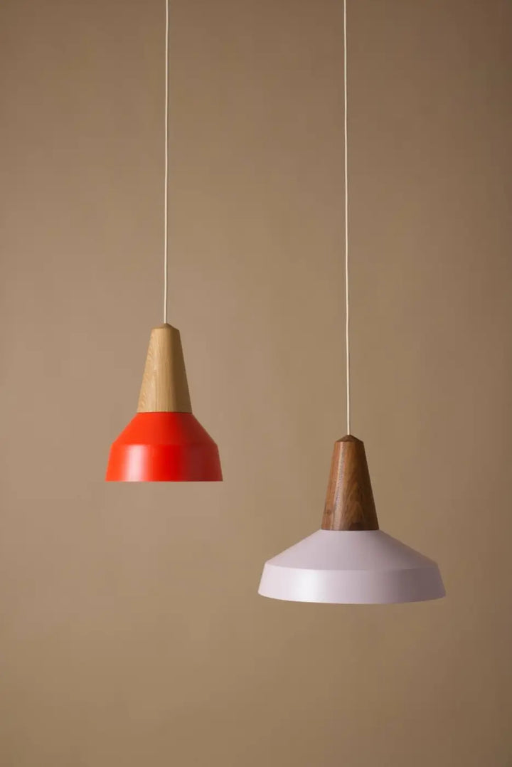 Tête en noyer et abat-jour lavande de la suspension Eikon Circus #couleur_violet
