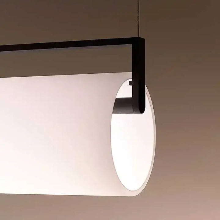 Suspension Élégante Opaline Pour Salle À Manger Intime

