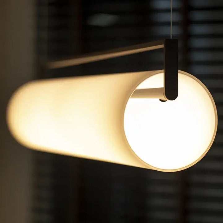 Suspension Élégante Opaline Pour Salle À Manger Intime