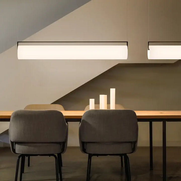 Suspension Élégante Opaline Pour Salle À Manger Intime

