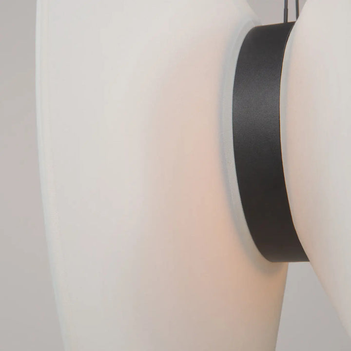 Suspension evolution led avec abat-jour double en verre dépoli blanc et fixation circulaire métal noir mat