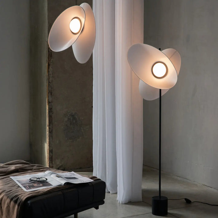 Suspension led intégrée evolution avec double abat-jour en céramique blanche et pied noir moderne