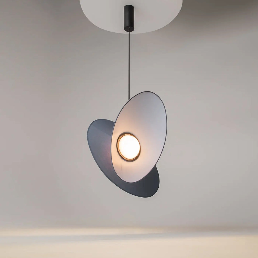 Suspension evolution led double abat-jour moderne en blanc mat et gris foncé avec led intégrée et cordon noir fin