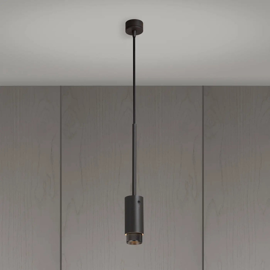 Suspension Exhaust à gravure quadrillée en aluminium graphite et détails en bronze fumé #couleur_gris
