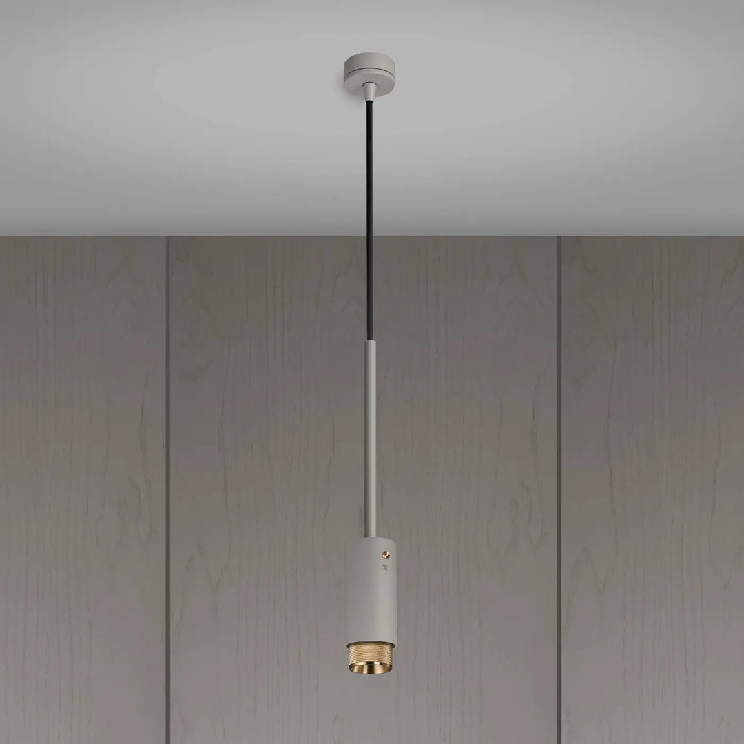 Suspension Exhaust à gravure quadrillée Pierre de Buster + Punch, finition laiton #couleur_dor