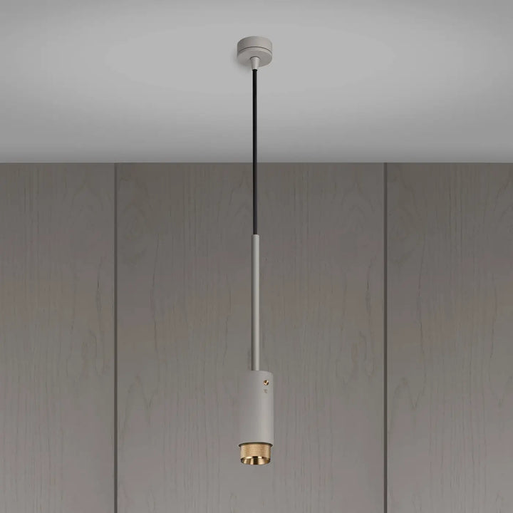 Suspension Exhaust à gravure quadrillée Pierre de Buster + Punch, finition laiton #couleur_dor
