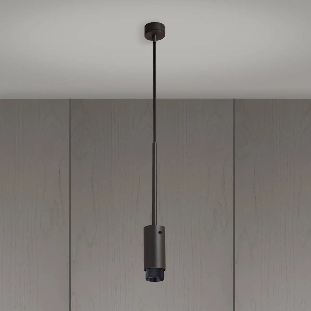 Suspension Exhaust à gravure quadrillée Graphite de Buster + Punch, finition noire #couleur_noir