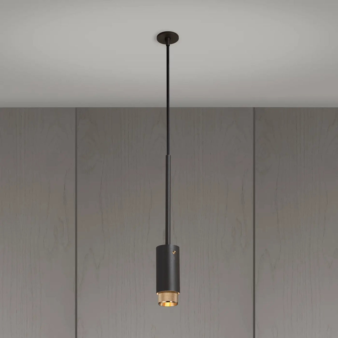 Suspension Exhaust à gravure quadrillée Graphite aux détails en laiton #couleur_dor