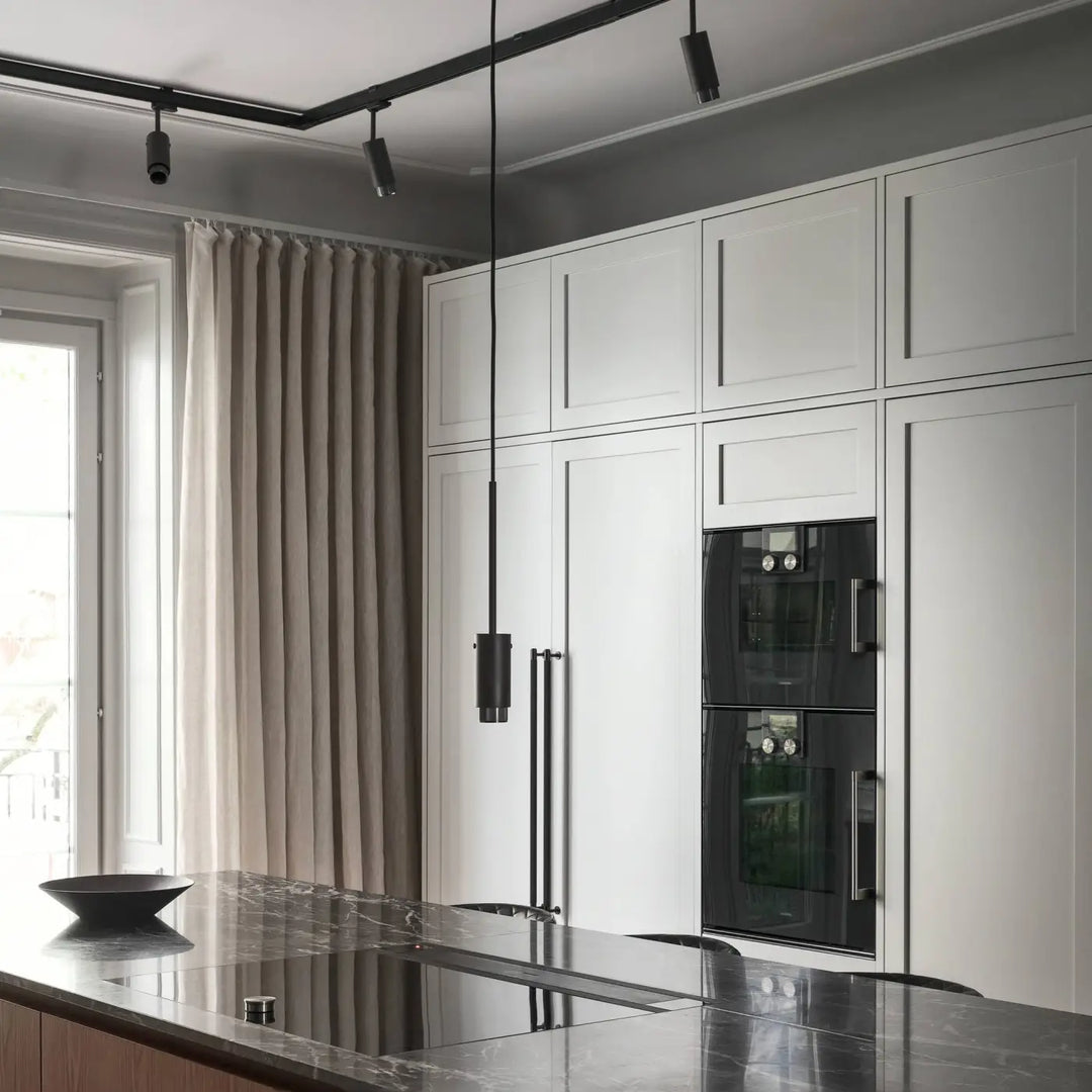 Suspension Exhaust dans un intérieur #couleur_noir