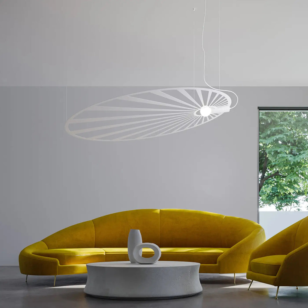 Suspension LEHDET blanc dans un intérieur contemporain