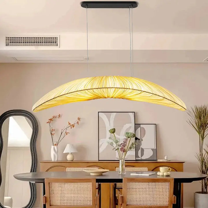 Suspension Feuille Courbée Design Moderne Éclairage Chaud

