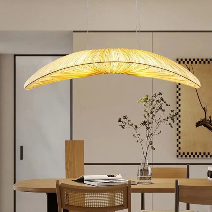 Suspension Feuille Courbée Design Moderne Éclairage Chaud


