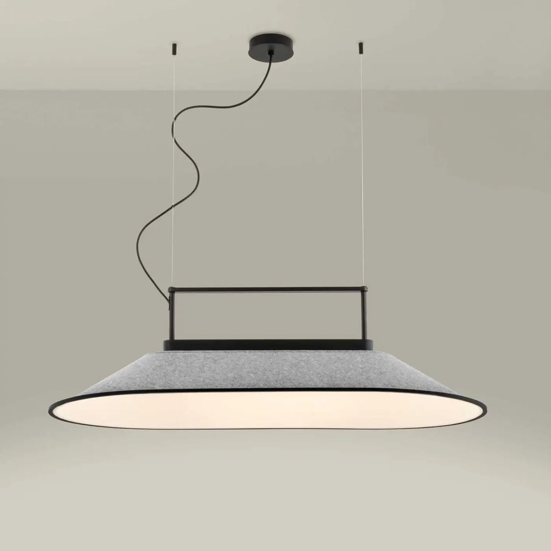 Suspension Shoemaker en feutre gris clair et structure noire #couleur_gris_clair