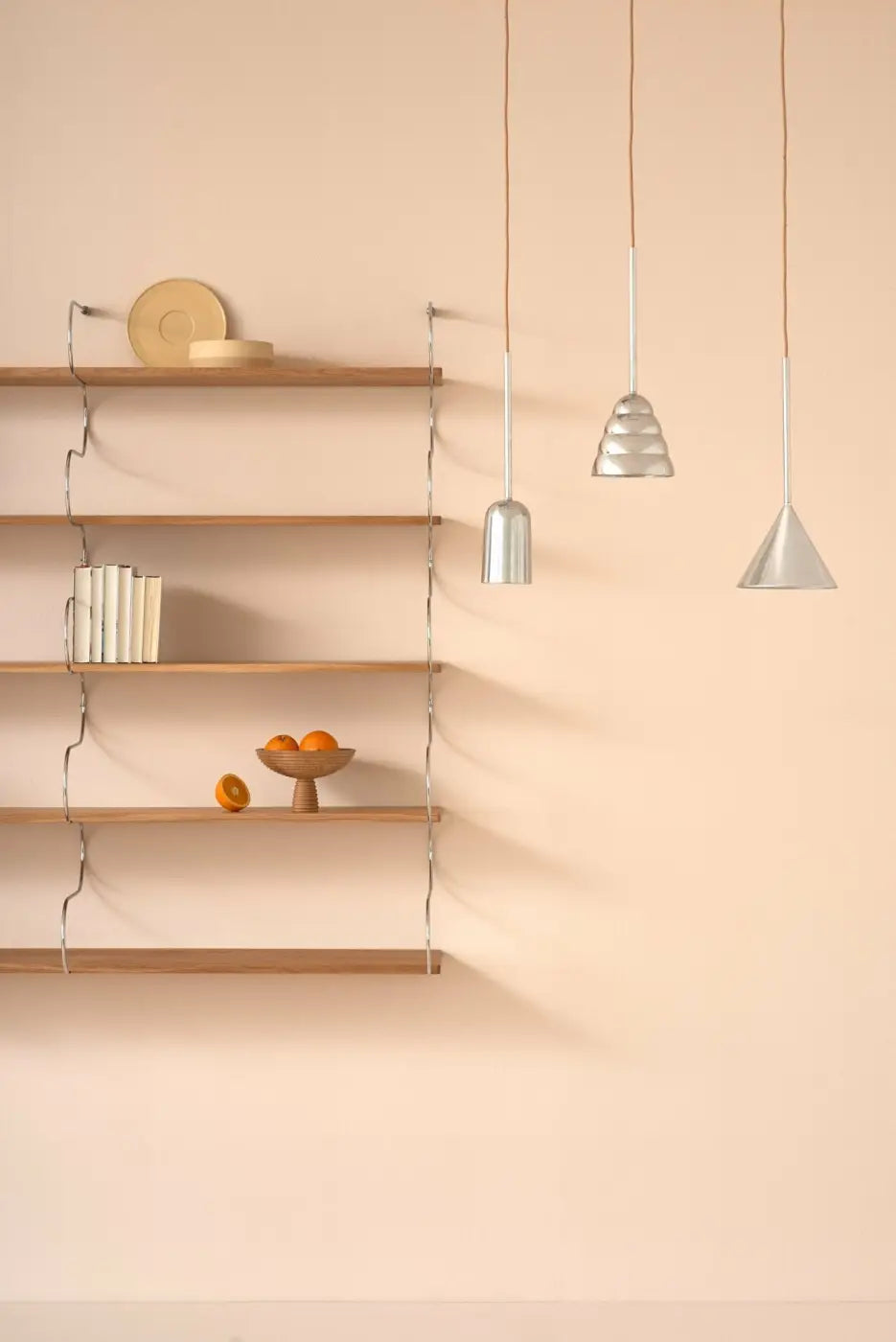 Suspension Figura Cone chromée de Schneid Studio #couleur_argent
