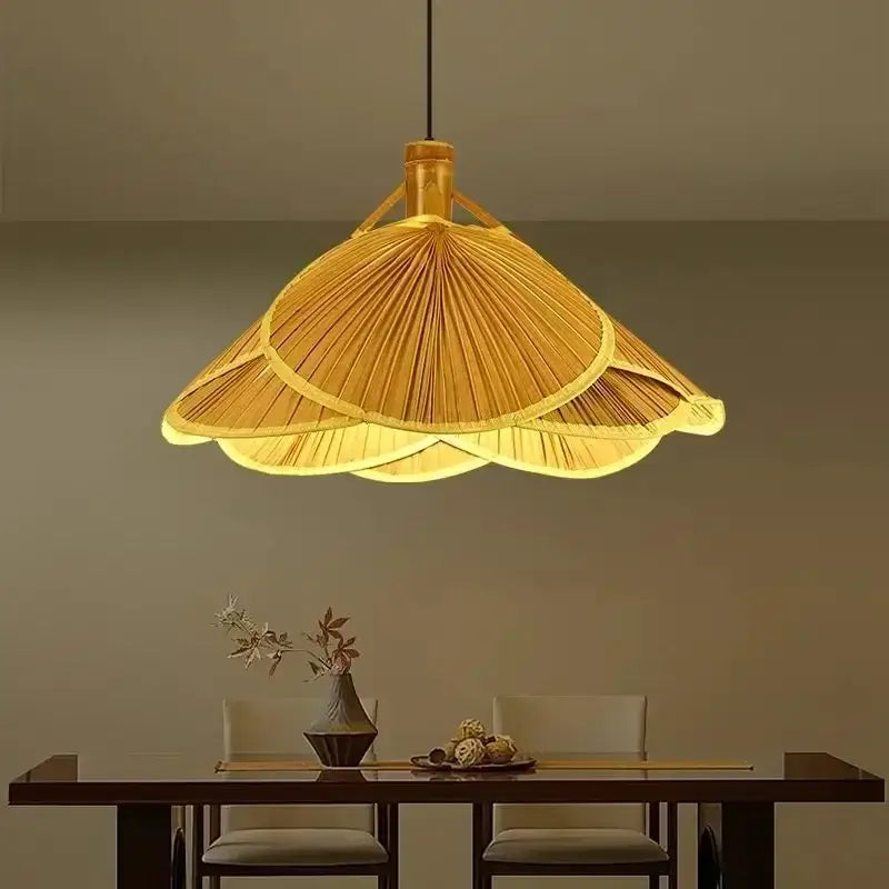 Suspension Fleur En Bambou Tressé Pour Ambiance Naturelle

