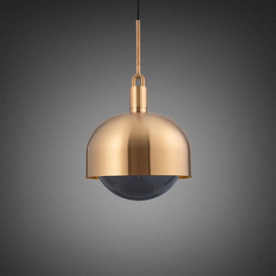 Suspension Forked Large à abat-jour et globe fumé, finition laiton #couleur_dor
