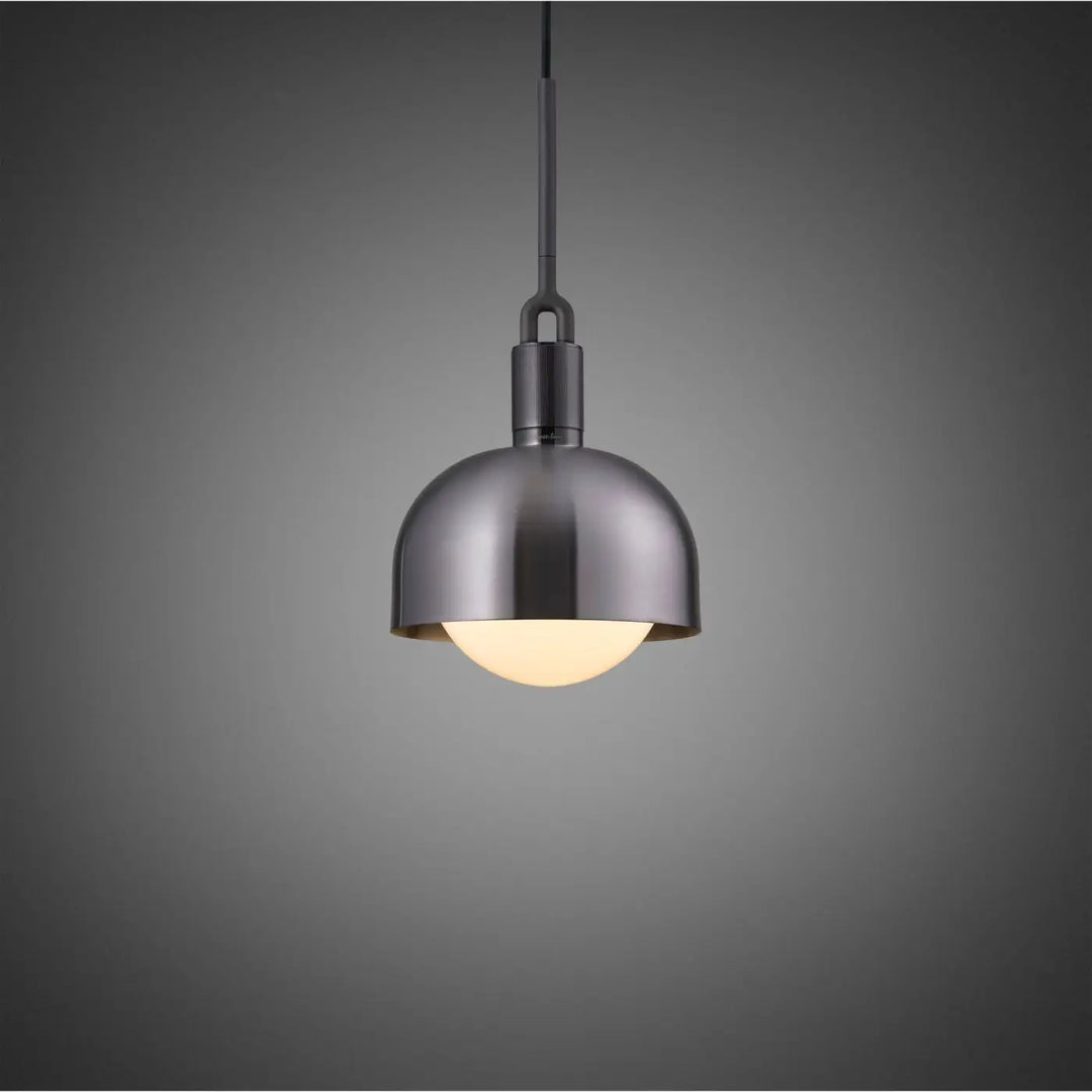 Suspension Forked Medium à abat-jour et globe opale, finition grise #couleur_gris