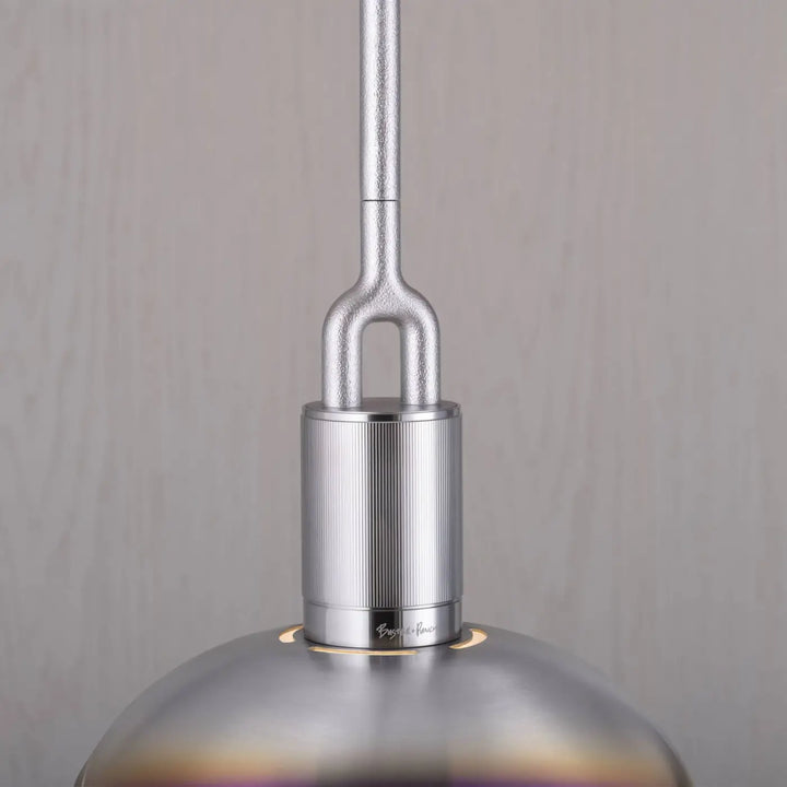 Suspension Forked Large en finition acier brûlé avec abat-jour en métal et globe en verre fumé #couleur_multicolore