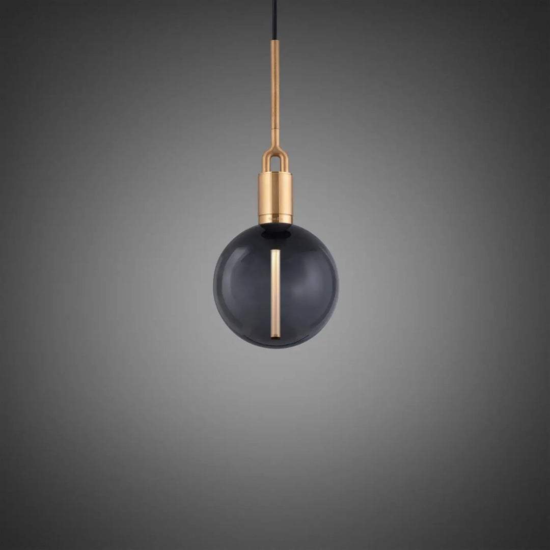 Suspension Forked Medium à globe fumé, finition laiton #couleur_dor