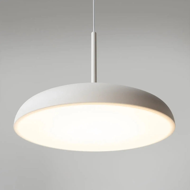 Suspension gerhard coupole arrondie blanc avec led intégrée et lumière diffuse minimaliste pour intérieur moderne