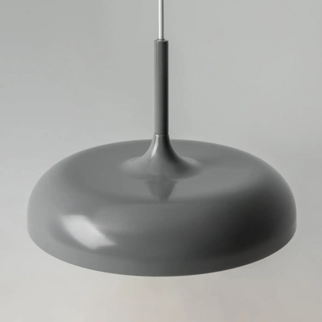 Suspension gerhard coupole arrondie gris mat avec led intégrée et tige cylindrique élégante
