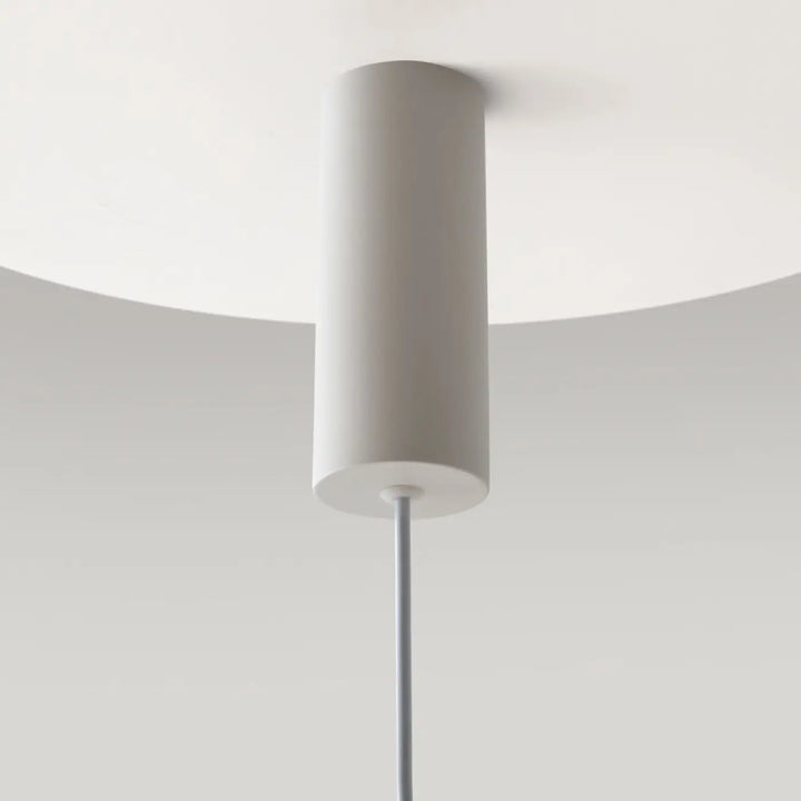 Suspension gerhard coupole arrondie en cylindre blanc minimaliste avec led intégrée et tige métallique fine