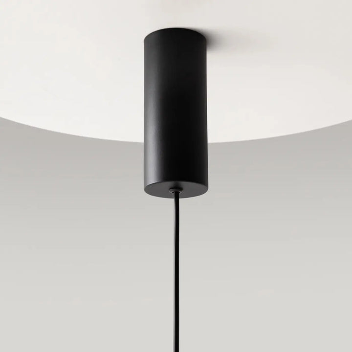 Suspension gerhard coupole arrondie noire cylindrique avec led intégrée et finition mate design élégant
