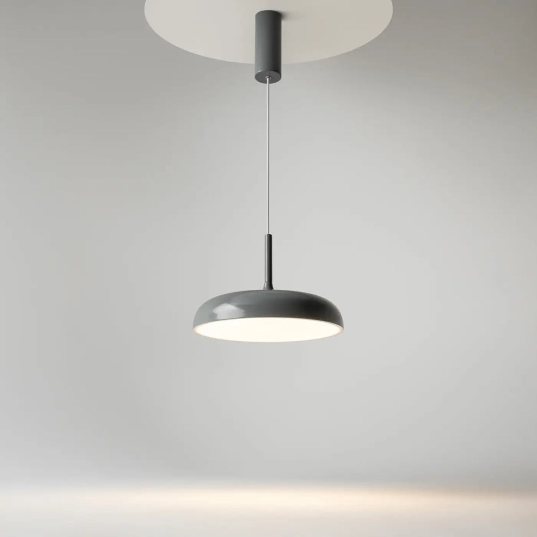 Suspension gerhard coupole arrondie grise avec led intégrée au design moderne et minimaliste en métal circulaire