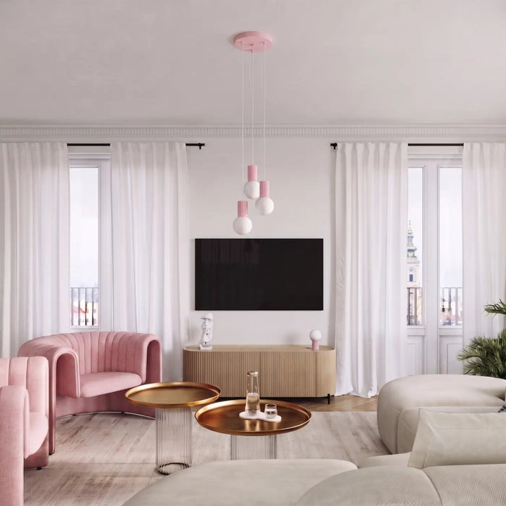 Suspension Luminaire rose dans un intérieur contemporain