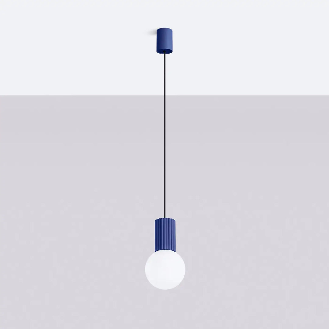Suspension Luminaire outremer éteinte, vue rapprochée