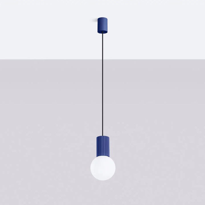 Suspension Luminaire outremer éteinte, vue rapprochée