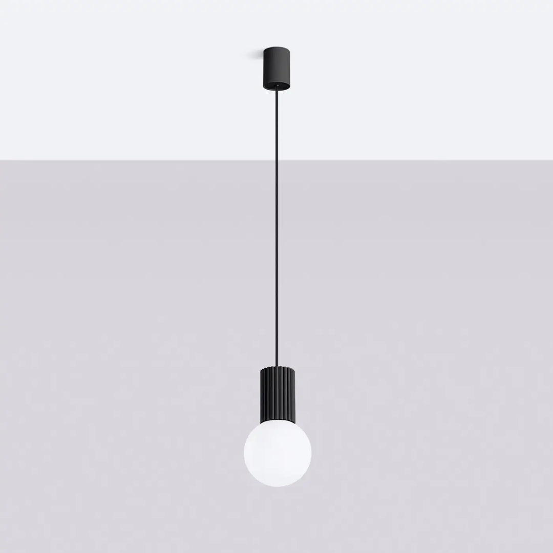 Suspension Luminaire noir éteinte, vue rapprochée